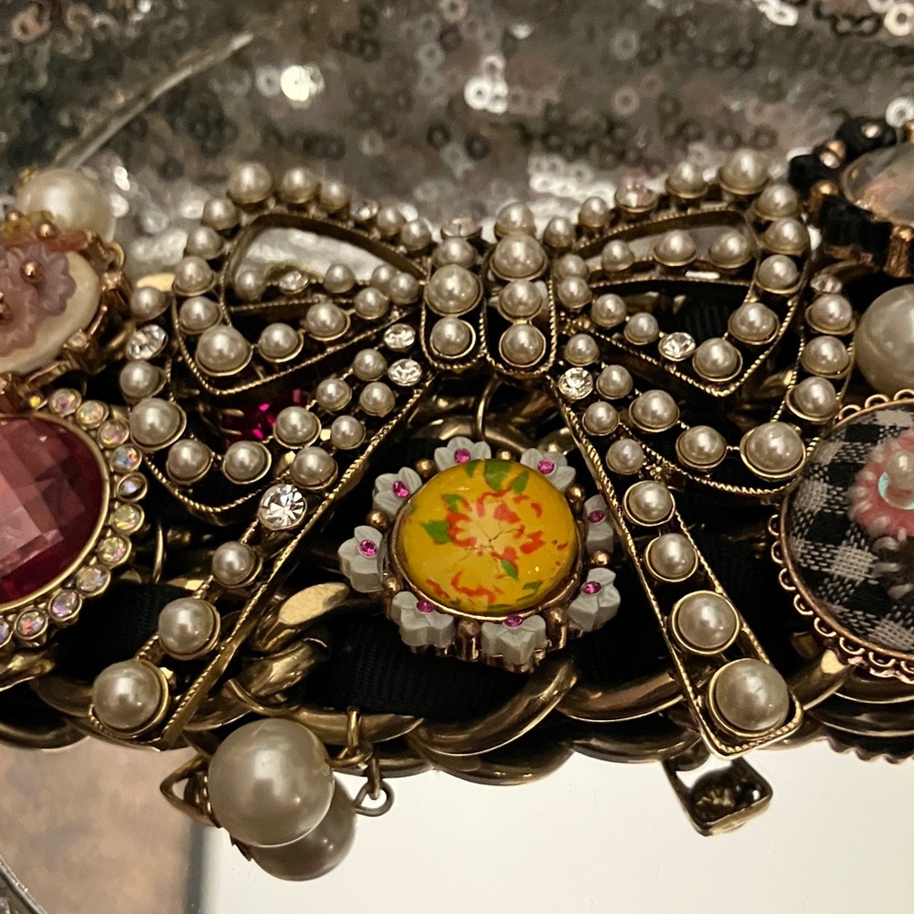 Betsey Johnson - “Buttons and Bows” - Wide Toggle Bracelet